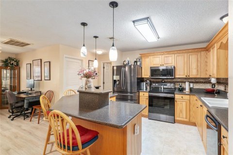 House in The Villages, Florida 3 bedrooms, 157.19 sq.m. № 1757903 - photo 12
