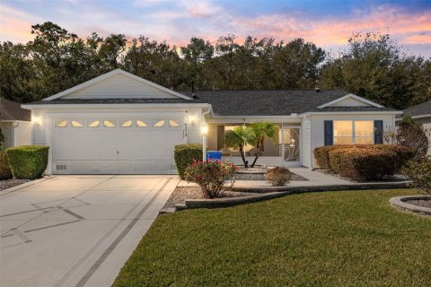 House in The Villages, Florida 3 bedrooms, 157.19 sq.m. № 1757903 - photo 1