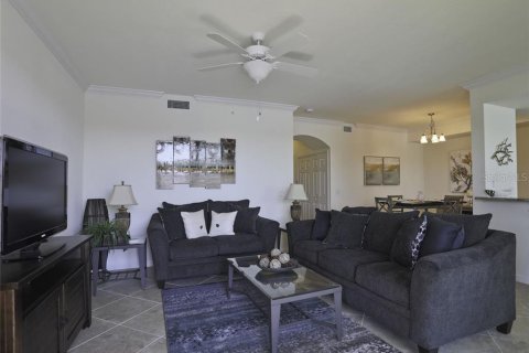 Condo in Lakewood Ranch, Florida, 2 bedrooms in LAKEWOOD NATIONAL  № 212922 - photo 17