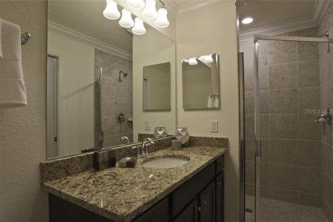 Condo in Lakewood Ranch, Florida, 2 bedrooms in LAKEWOOD NATIONAL  № 212922 - photo 11