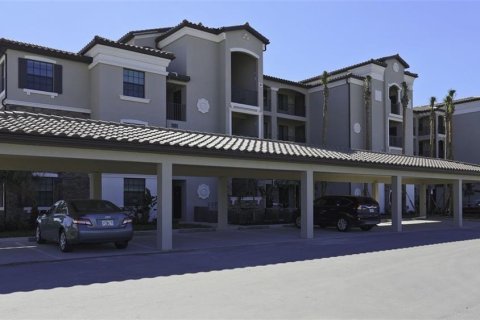 Condo in Lakewood Ranch, Florida, 2 bedrooms in LAKEWOOD NATIONAL  № 212922 - photo 1