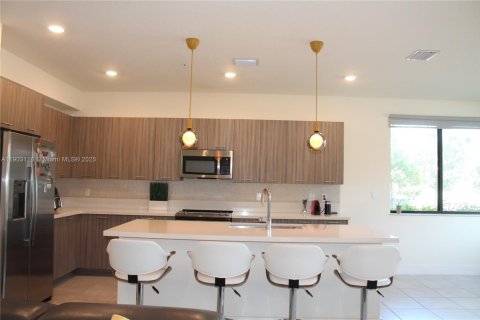 Touwnhouse à vendre à Doral, Floride: 3 chambres, 139.91 m2 № 1955706 - photo 1