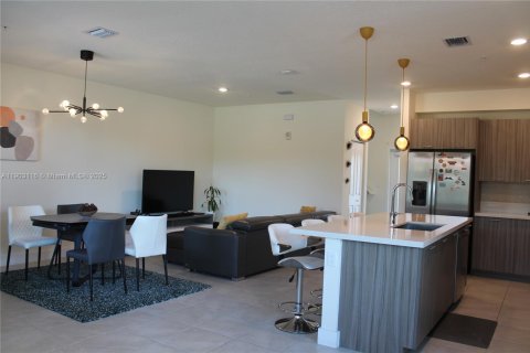 Touwnhouse à vendre à Doral, Floride: 3 chambres, 139.91 m2 № 1955706 - photo 4