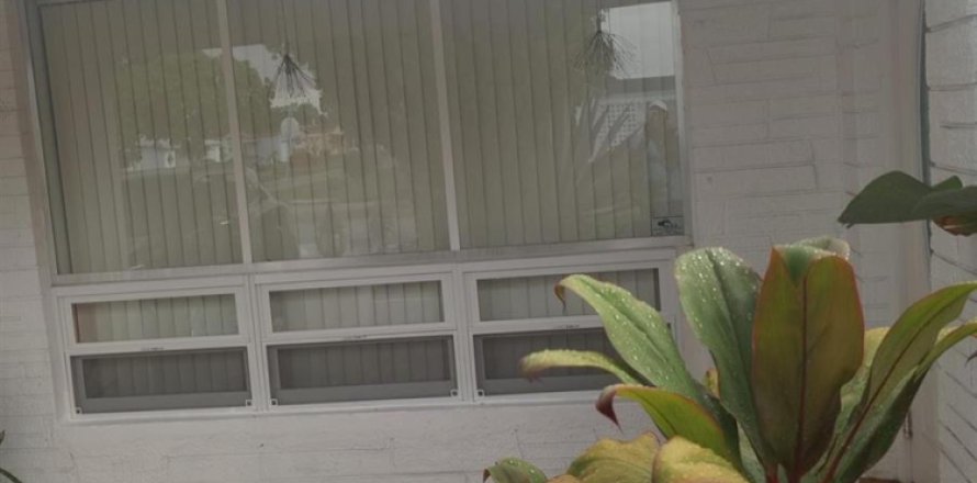 Commercial property in Miramar, Florida 1 bedroom, 154.03 sq.m. № 2260782