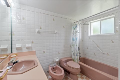 Villa ou maison à vendre à Miami, Floride: 3 chambres, 156.35 m2 № 1932396 - photo 22