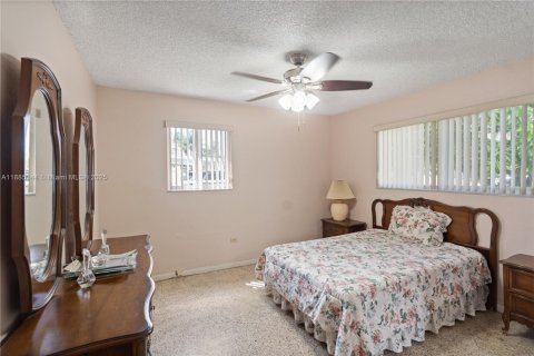 Villa ou maison à vendre à Miami, Floride: 3 chambres, 156.35 m2 № 1932396 - photo 18