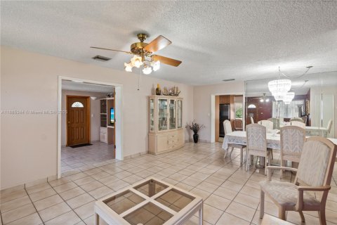 Villa ou maison à vendre à Miami, Floride: 3 chambres, 156.35 m2 № 1932396 - photo 5