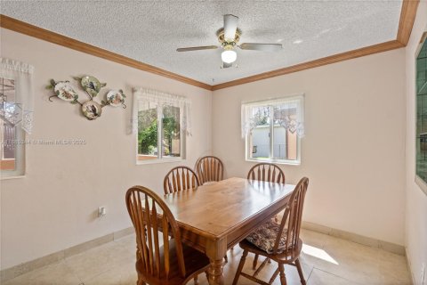 Villa ou maison à vendre à Miami, Floride: 3 chambres, 156.35 m2 № 1932396 - photo 8