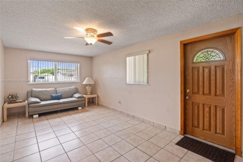 Villa ou maison à vendre à Miami, Floride: 3 chambres, 156.35 m2 № 1932396 - photo 16