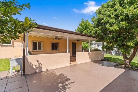 Villa ou maison à vendre à Miami, Floride: 3 chambres, 156.35 m2 № 1932396 - photo 25
