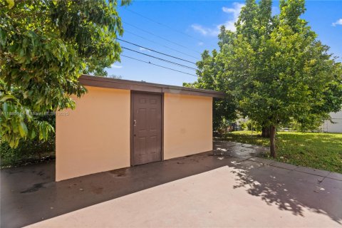 Villa ou maison à vendre à Miami, Floride: 3 chambres, 156.35 m2 № 1932396 - photo 28