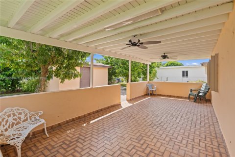 Villa ou maison à vendre à Miami, Floride: 3 chambres, 156.35 m2 № 1932396 - photo 23