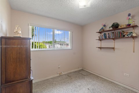 Villa ou maison à vendre à Miami, Floride: 3 chambres, 156.35 m2 № 1932396 - photo 19