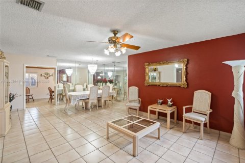 Villa ou maison à vendre à Miami, Floride: 3 chambres, 156.35 m2 № 1932396 - photo 4