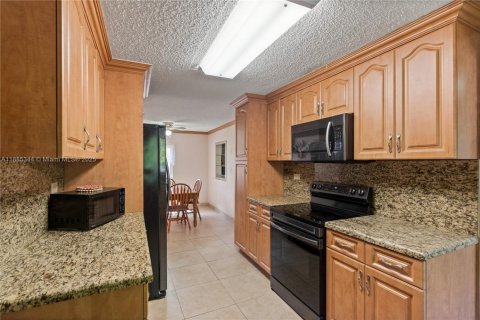 Villa ou maison à vendre à Miami, Floride: 3 chambres, 156.35 m2 № 1932396 - photo 12