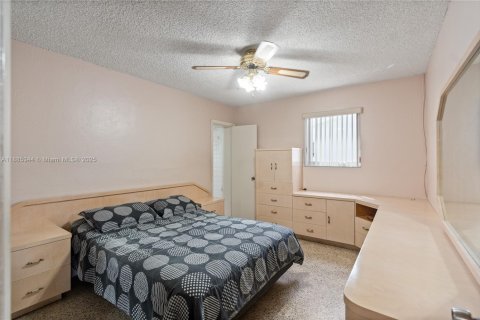 Villa ou maison à vendre à Miami, Floride: 3 chambres, 156.35 m2 № 1932396 - photo 21