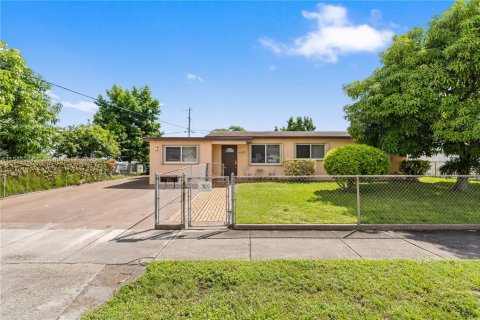 Villa ou maison à vendre à Miami, Floride: 3 chambres, 156.35 m2 № 1932396 - photo 2