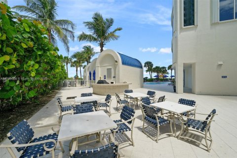 Copropriété à vendre à Sunny Isles Beach, Floride: 3 chambres, 207.17 m2 № 1978472 - photo 27
