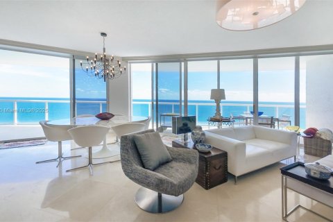 Copropriété à vendre à Sunny Isles Beach, Floride: 3 chambres, 207.17 m2 № 1978472 - photo 1