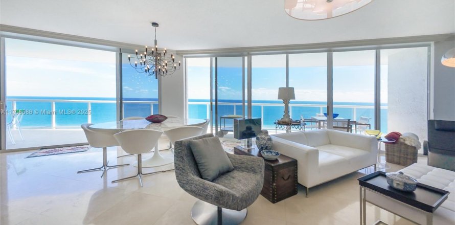 Condo à Sunny Isles Beach, Floride, 3 chambres № 1978472