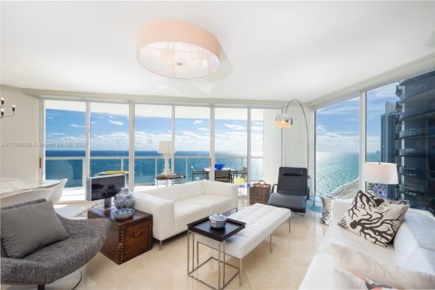 Copropriété à vendre à Sunny Isles Beach, Floride: 3 chambres, 207.17 m2 № 1978472 - photo 4