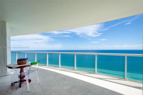 Copropriété à vendre à Sunny Isles Beach, Floride: 3 chambres, 207.17 m2 № 1978472 - photo 3