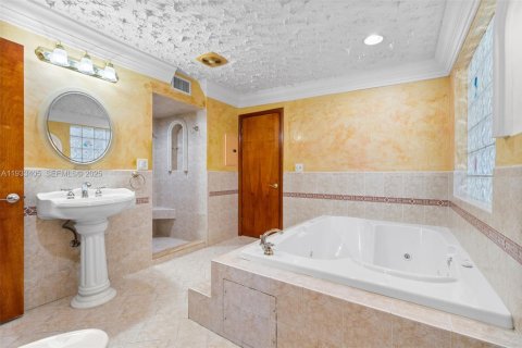 Снять в аренду виллу или дом в Майами, Флорида 1 спальня, 192.87м2, № 1992364 - фото 18