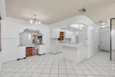 Снять в аренду виллу или дом в Майами, Флорида 1 спальня, 192.87м2, № 1992364 - фото 4