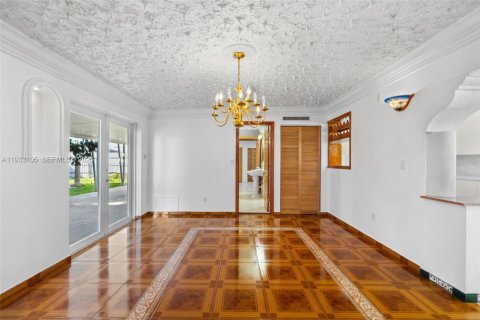 Снять в аренду виллу или дом в Майами, Флорида 1 спальня, 192.87м2, № 1992364 - фото 14