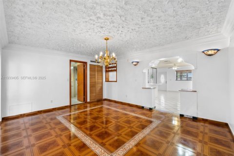 Снять в аренду виллу или дом в Майами, Флорида 1 спальня, 192.87м2, № 1992364 - фото 11