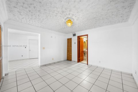 Снять в аренду виллу или дом в Майами, Флорида 1 спальня, 192.87м2, № 1992364 - фото 20