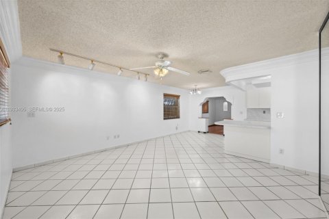 Снять в аренду виллу или дом в Майами, Флорида 1 спальня, 192.87м2, № 1992364 - фото 6