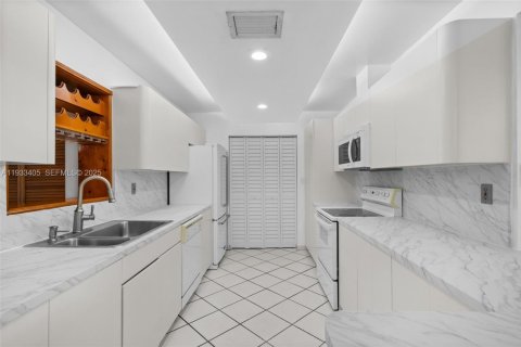 Снять в аренду виллу или дом в Майами, Флорида 1 спальня, 192.87м2, № 1992364 - фото 8