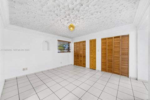 Снять в аренду виллу или дом в Майами, Флорида 1 спальня, 192.87м2, № 1992364 - фото 19