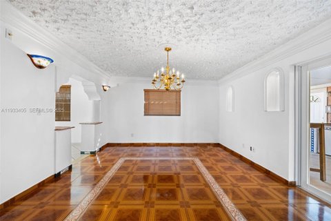 Снять в аренду виллу или дом в Майами, Флорида 1 спальня, 192.87м2, № 1992364 - фото 12