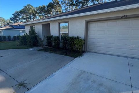 House in Palm Coast, Florida 4 bedrooms, 145.11 sq.m. № 1735584 - photo 1