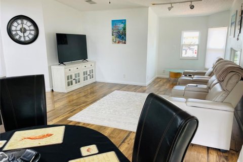 Снять в аренду квартиру в Пальметто, Флорида 5 комнат, 150.5м2, № 1639870 - фото 13