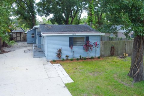 House in Tampa, Florida 3 bedrooms, 104.89 sq.m. № 1879634 - photo 2