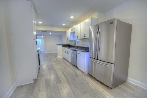 House in Tampa, Florida 3 bedrooms, 104.89 sq.m. № 1879634 - photo 16