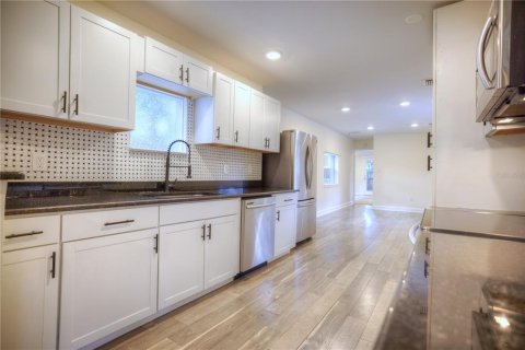 House in Tampa, Florida 3 bedrooms, 104.89 sq.m. № 1879634 - photo 12