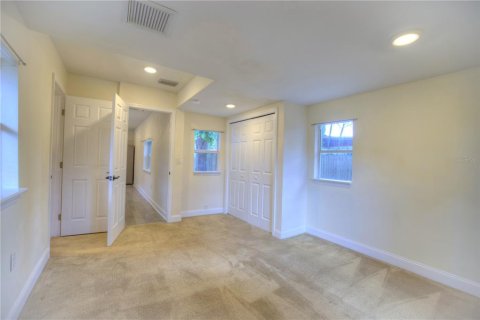House in Tampa, Florida 3 bedrooms, 104.89 sq.m. № 1879634 - photo 24