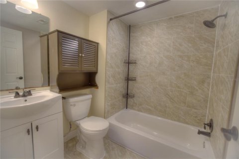 House in Tampa, Florida 3 bedrooms, 104.89 sq.m. № 1879634 - photo 9
