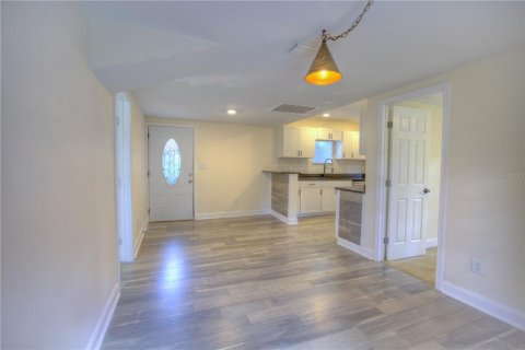House in Tampa, Florida 3 bedrooms, 104.89 sq.m. № 1879634 - photo 6