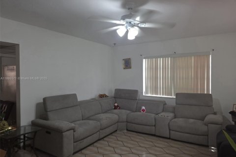 Propiedad comercial en venta en Miami, Florida, 310.11 m2 № 1951754 - foto 3