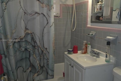 Propiedad comercial en venta en Miami, Florida, 310.11 m2 № 1951754 - foto 6