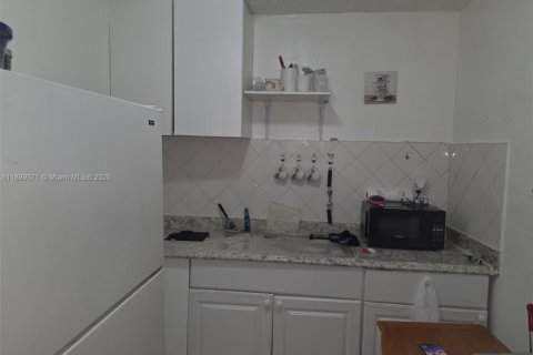 Propiedad comercial en venta en Miami, Florida, 310.11 m2 № 1951754 - foto 24