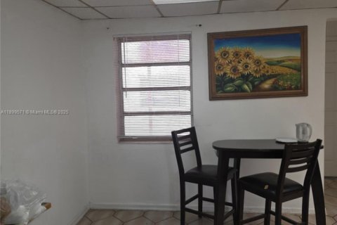 Propiedad comercial en venta en Miami, Florida, 310.11 m2 № 1951754 - foto 4