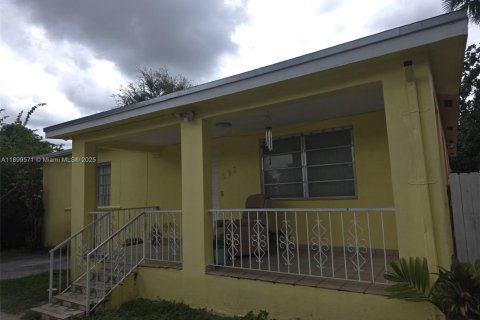 Propiedad comercial en venta en Miami, Florida, 310.11 m2 № 1951754 - foto 2