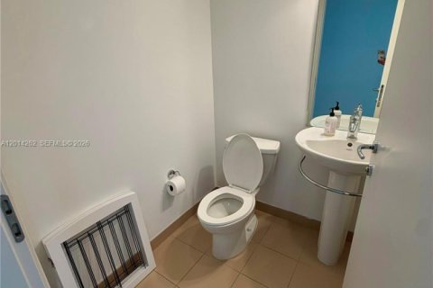 Condo in Miami, Florida, 1 bedroom  № 2248590 - photo 6