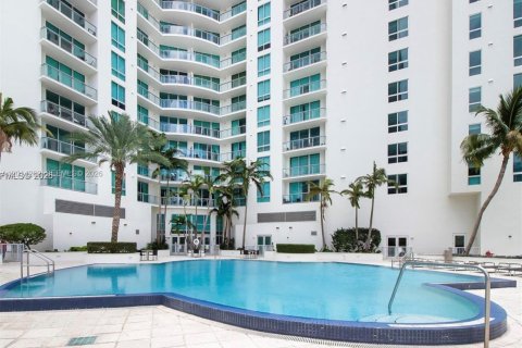Condo in Miami, Florida, 1 bedroom  № 2248590 - photo 14